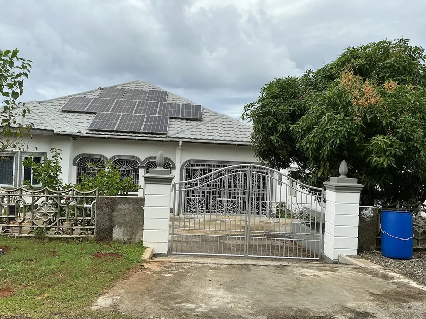 Lagoon Paradise Guest House - Image 1