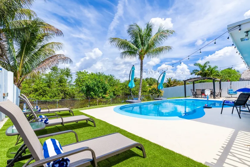 Sunrise at Home | 10 PPL | Pool | Mini Golf |Games - Image 1
