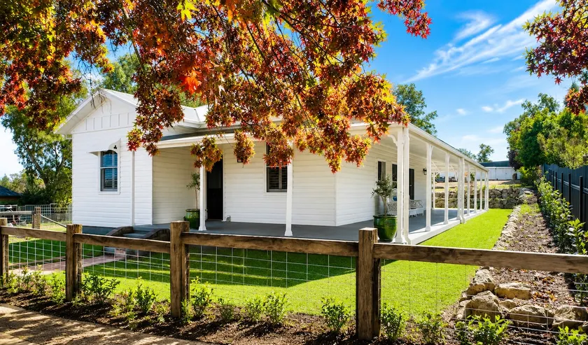 Charming Country Cottage - Image 1