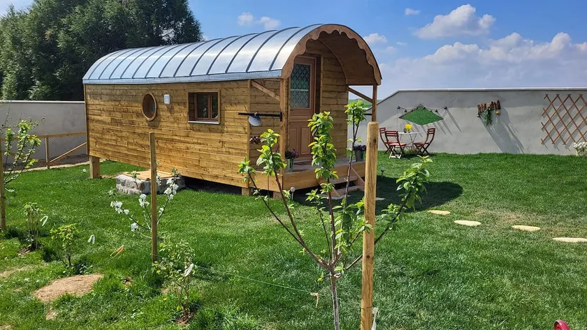 Gîte La Roulotte de l’Épine, unique accommodation - Image 1
