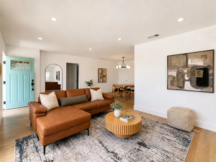 Runway Retreat, near SoFi, Forum, LAX & Beaches - Image 1