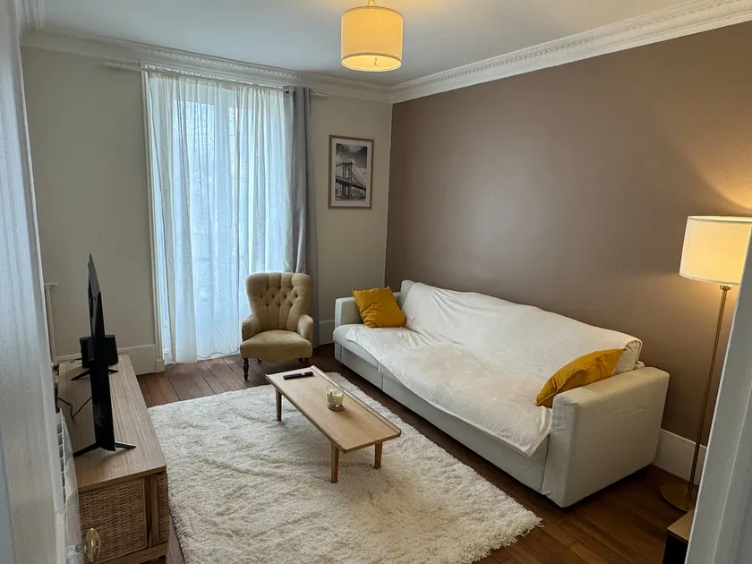 Bel appartement entièrement rénové - Image 1