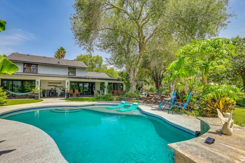 Group Getaway: Luxe Riverfront Gem in Los Fresnos! - Image 1