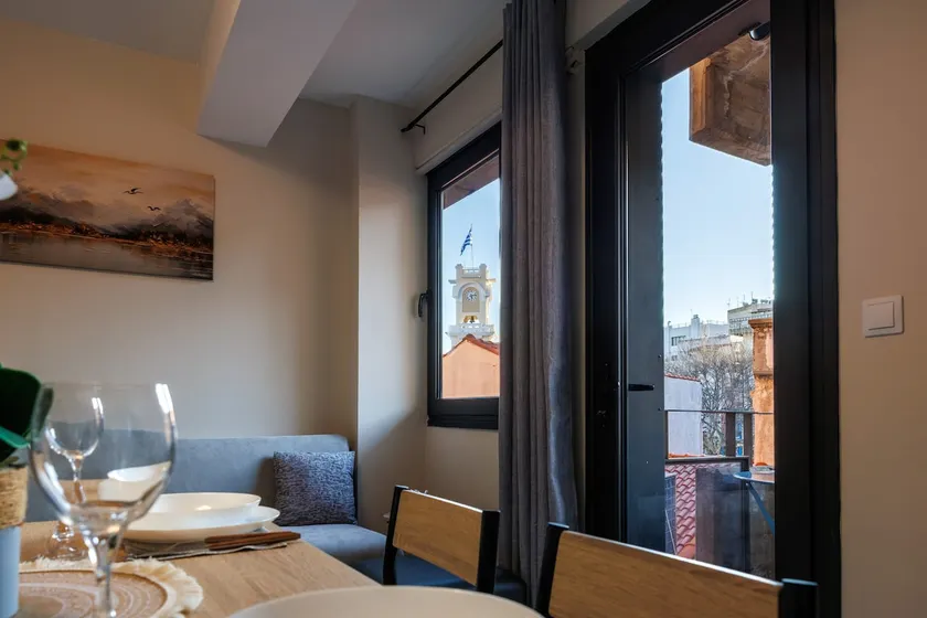 Minimal Luxury in the Heart of the City - Image 1