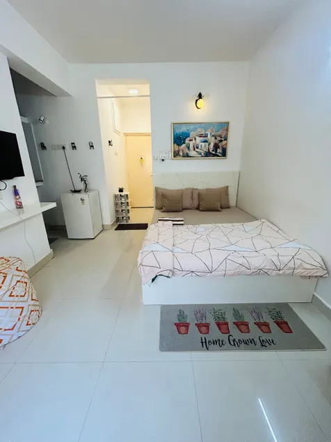 Cozy Corner Apollo US Visa SN Eye Hosp Egmore Liv - Image 1