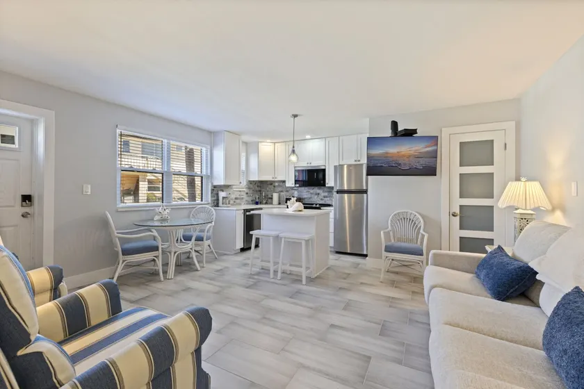 Gulf Breeze Hideaway - Pool, Beach Access - Image 1
