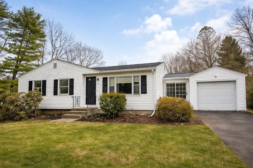 Private Retreat ranch house in South Amherst - Image 1