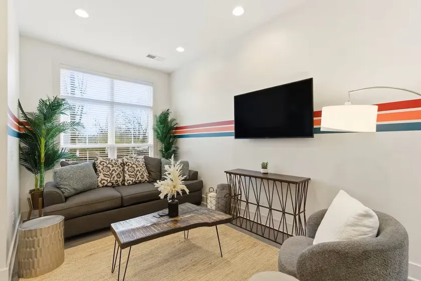Modern 3BR with Rooftop - 10 Min to Broadway - Image 1