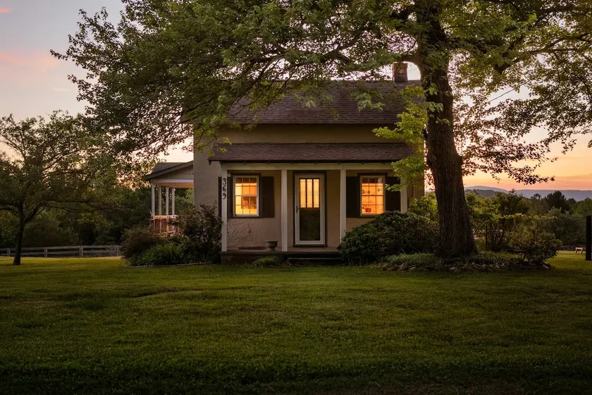 Valley View Farmhouse · Hot Tub, Fenced Pasture - Image 1