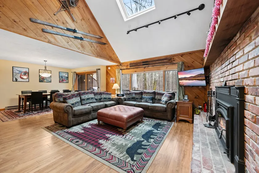 Pineside Hideaway|Conway, Stry Land, Mt Washington - Image 1