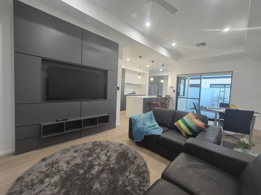 Coastal Luxe 3BR 2BA Near Beach and City - Image 1