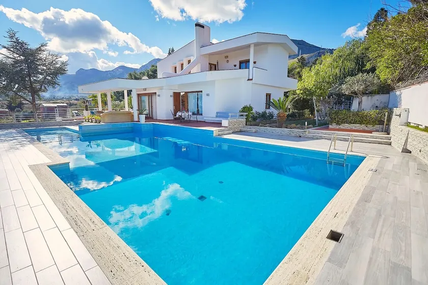 Hermosa Whit pool and sea view - Image 1