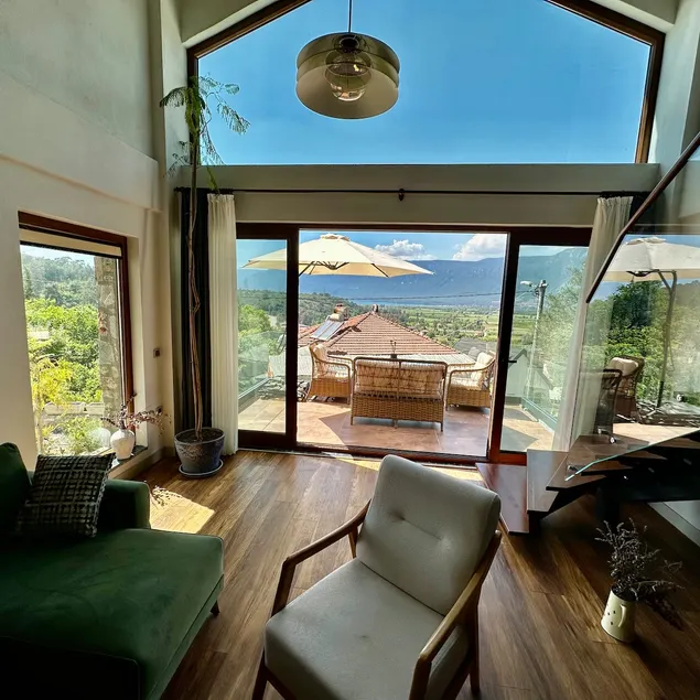 Loft with Sea View and High Ceilings - Image 1