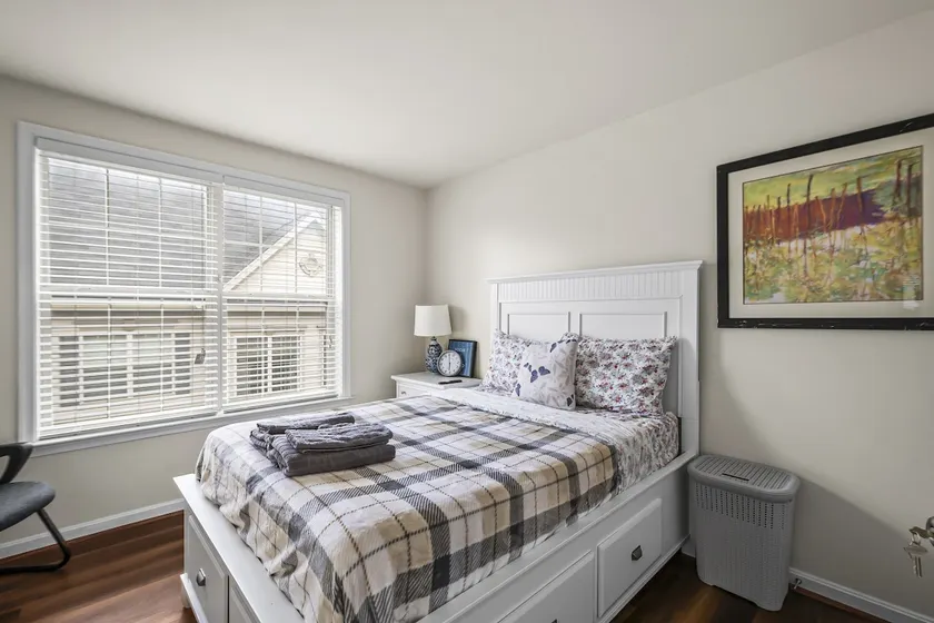 Large 7 bedroom sleeps 22 With Parking Near DC - Image 1