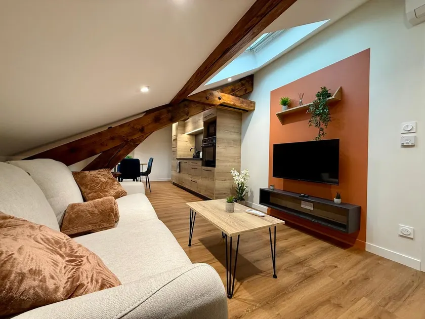 Face Gare – Cozy Apartment 402 - Image 1
