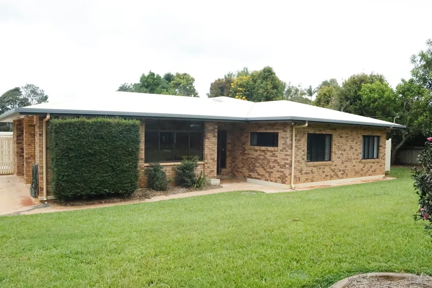 Cinnamon Cottage, Lake Tinaroo, Yungaburra - Image 1