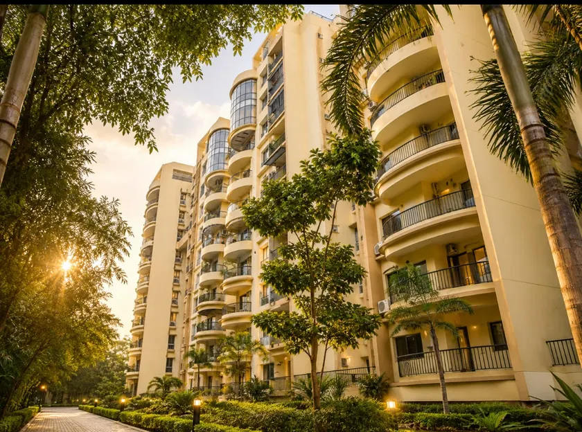 Spacious 2BHK with AC|Tea garden facing|1 Parking - Image 1