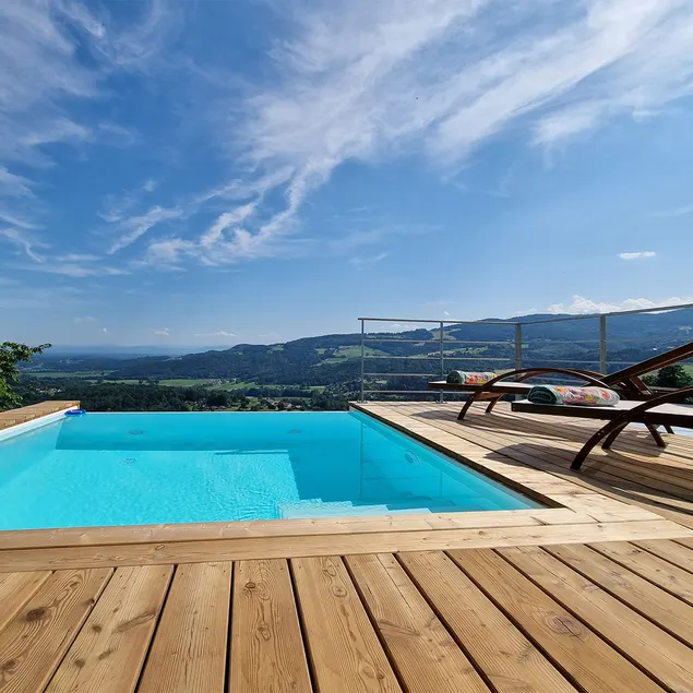 Quaint wine lodge with pool & hot tub - Image 1