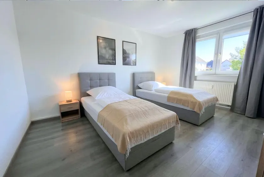 Havn Apartments Merseburg - 3 Einzelbetten, ideal für Monteure, Self Check-in, Küche, WLAN - Image 1