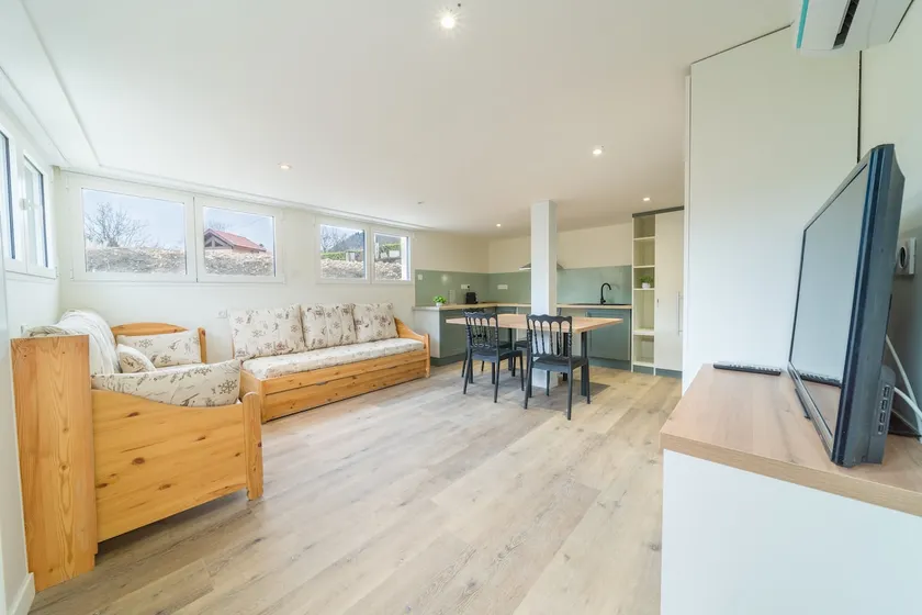 28 Grand Rocher Bright & quiet ground floor 4 BDR - Image 1