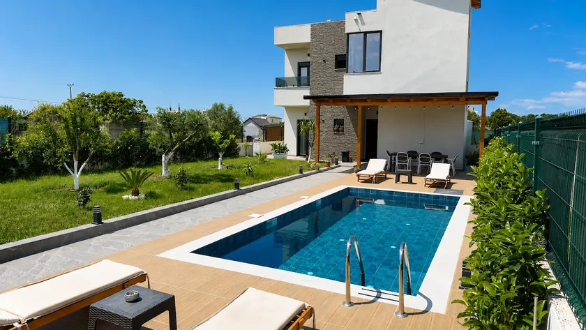 Julis Villa - Image 1