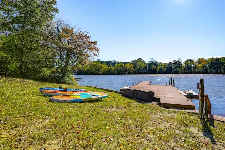 Lakefront Chalet Retreat on Lake Anna! - Image 1