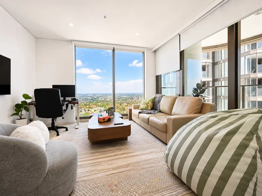 Luxe 2BR 2BA King Bed Spectacular Views, Pools & Spa - Image 1