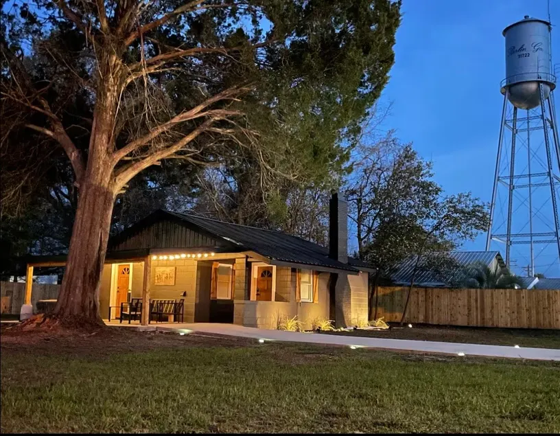 Cozy Western-Themed Getaway in Berlin, Georgia - Image 1