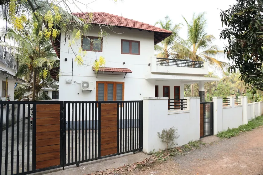 Gated Homestay 2km from Beach - Image 1