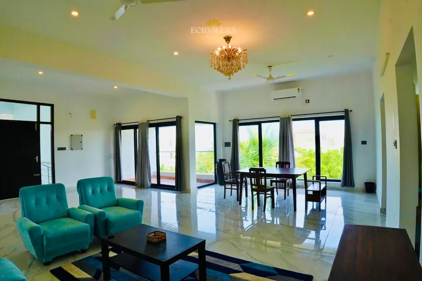 Luxury Beach Side Villa in ECR with King Sized Beds , Pool Table & Bar Room - Image 1