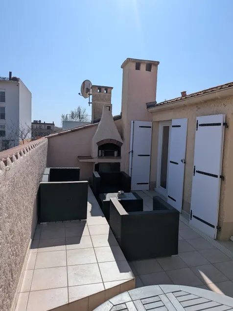 2-Bedroom Apartment with A/C, Terrace, and Parking – Sleeps 6 - Image 1