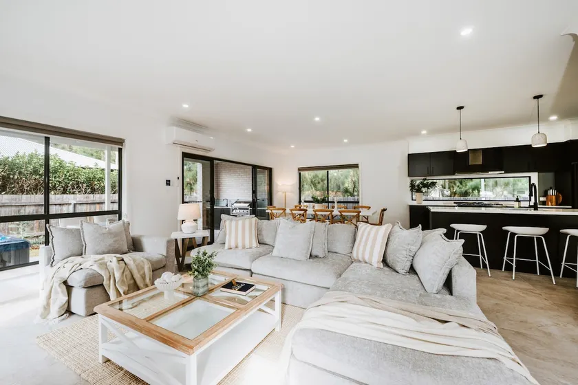 The Farm—Refined Country Retreat near Town Centre - Image 1