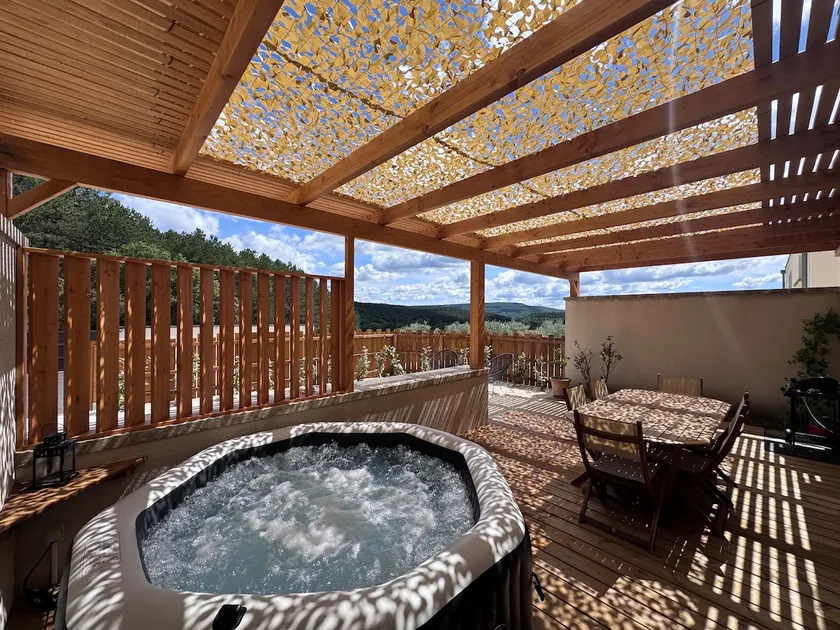 Le Serre Blanc Gîte with Private Hot Tub - Image 1