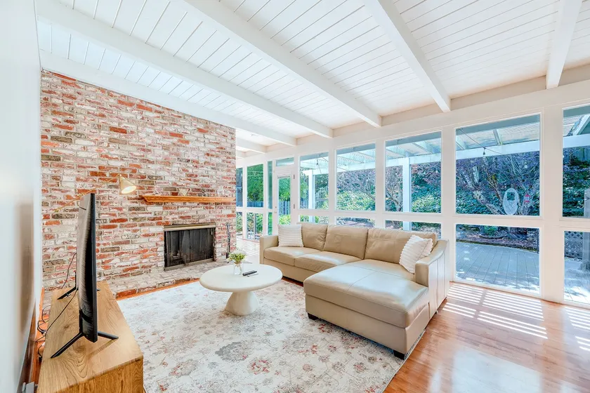 Sunny 3BR Home · Quiet Neighborhood - Image 1