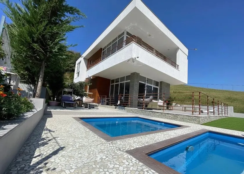 Farka Lake Luxury Villa - Image 1
