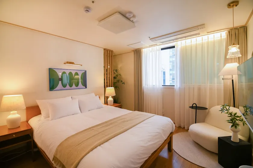 New Special Price/Free Luggage Storage/Seongsu & Dongdaemun DDP 10 min/Myeong-dong 15 min/2R5P/Sangwangsimni Station 3 min/Elevator - Image 1