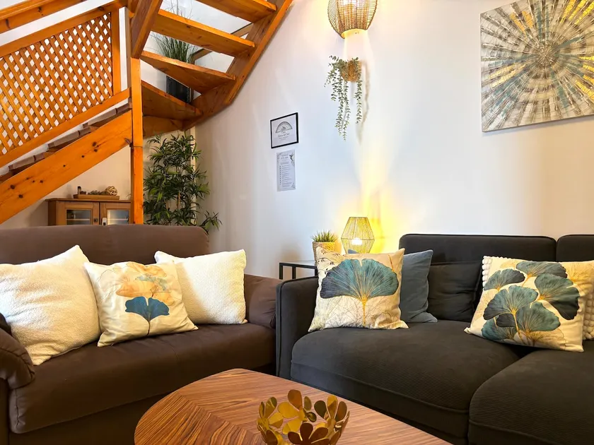House for 6 people + Sevilla subway + private parking + garden - Image 1