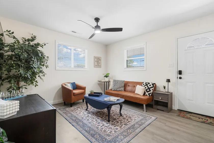 7 Min walk to Golden Belt - 4 Min Drive to Downtown - 7 to Duke - Image 1