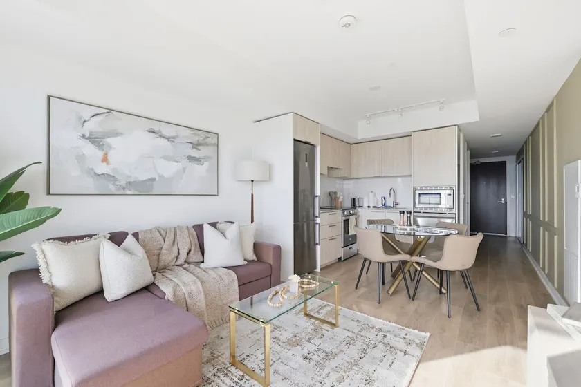 Modern 1BR Suite Steps to Subway City Views - Image 1