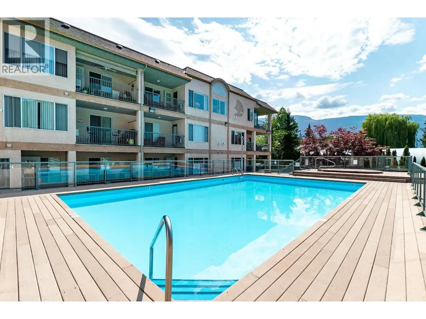 2 bedroom Apartment - with boat slip - Image 1