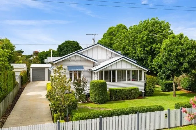 Serendipity - by the CBD, Garden Parks and Glennie - Image 1