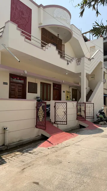 Guest favourite in central Pondy| Near rock beach - Image 1