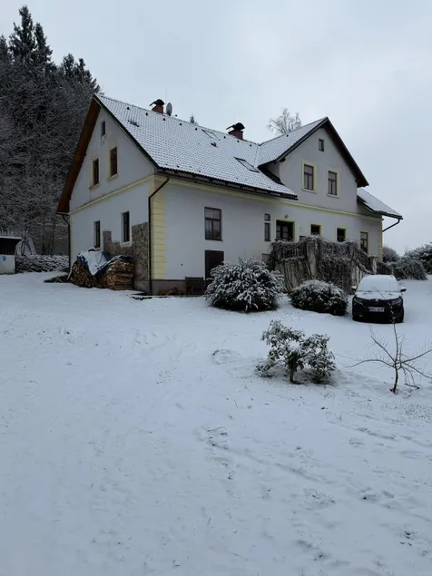 A romantic hideaway at the foot of the mountains - Image 1