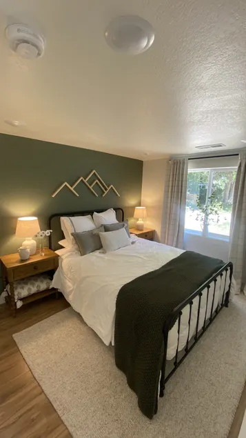 Minutes to Red Rocks | Luxury Farmhouse Stay - Image 1