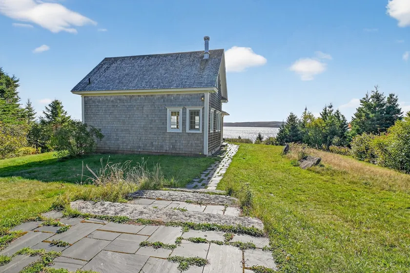 Beautiful Oceanfront Cottage - Image 1