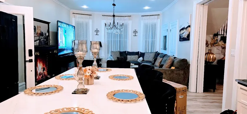 Entire Home 5 Guest Rooms + Private Suite King & Q - Image 1