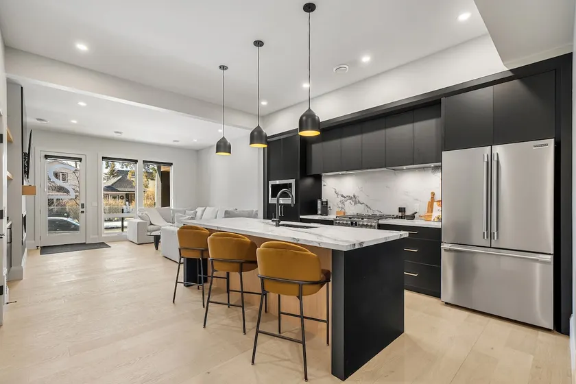 Urban Oasis | Lux 2 Bed | Garage | Min to DT - Image 1