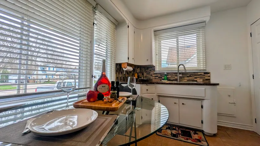 Bloom Bungalow |Central |Parking |5 min to Falls - Image 1