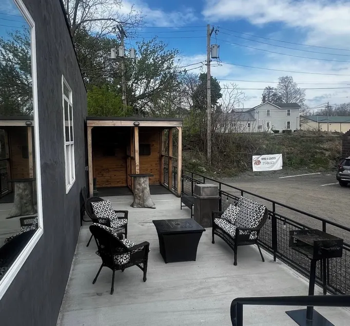 Steps to downtown Penn Yan, pet friendly 2BR - Image 1