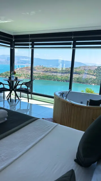 Villa Turquoise with Jacuzzi Suite and Private Pool - Image 1